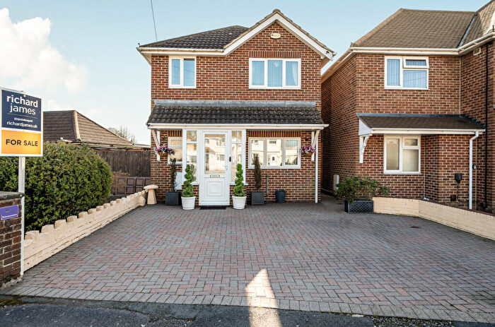 3 Bedroom Detached House For Sale In Headlands Grove, Stratton St Margaret, Swindon, SN2