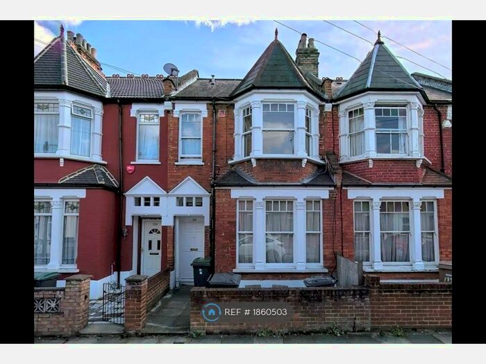 3 Bedroom Flat To Rent In Langham Road, London, N15