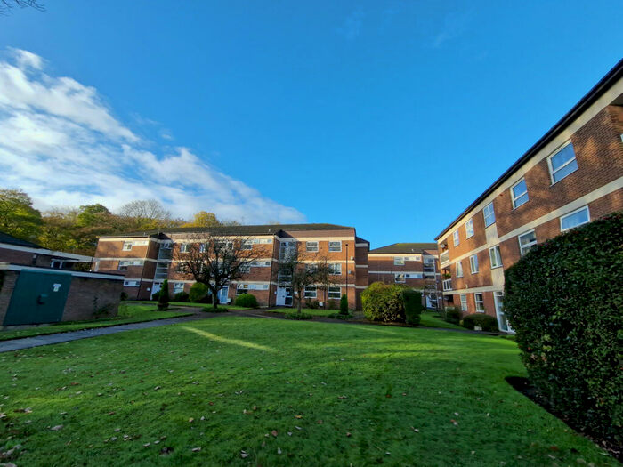 3 Bedroom Apartment To Rent In Foxhill Court, Leeds, LS16