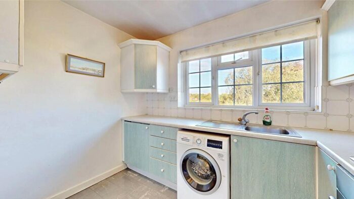2 Bedroom Apartment For Sale In Stanhope Road, Highgate, N6