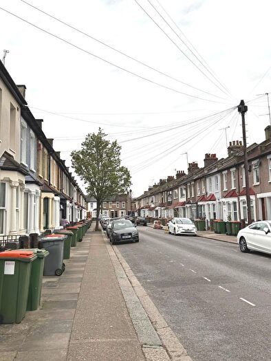 2 Bedroom Flat To Rent In Pond Road, London, E15