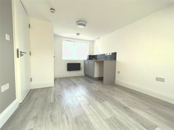 Studio To Rent In Langdale Gardens, Perivale, Middlesex, UB6