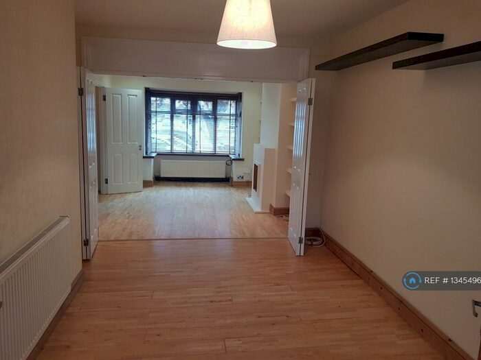 4 Bedroom Semi-Detached House To Rent In Ashton Road, Enfield, EN3