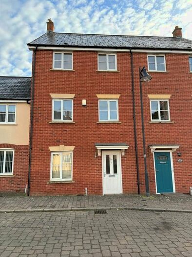 3 Bedroom Town House To Rent In Zakopane Road, Haydon End, Swindon, SN25