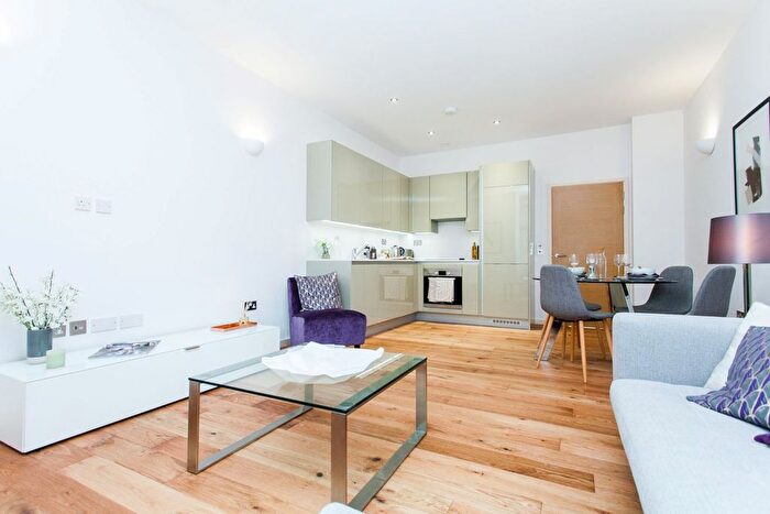 2 Bedroom Flat For Sale In East Street, Epsom, KT17