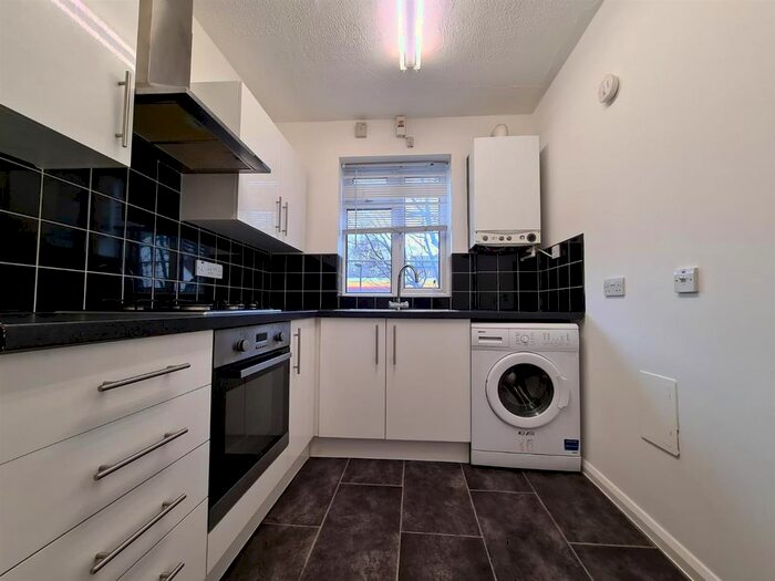 2 Bedroom Flat To Rent In East Vale, The Vale, London, W3
