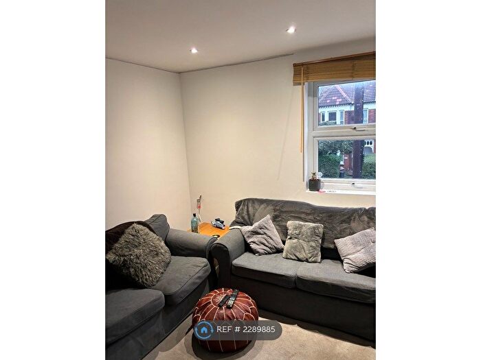 2 Bedroom Flat To Rent In Cavendish Road, London, SW12