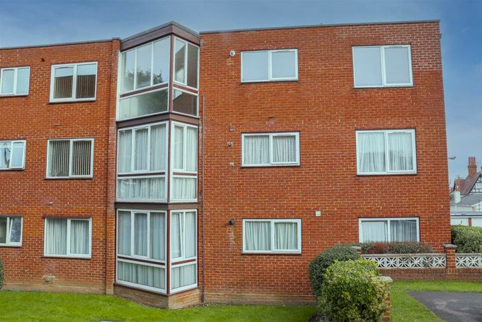 2 Bedroom Apartment To Rent In New Road, Broxbourne, EN10