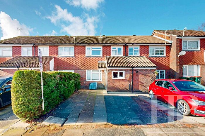 4 Bedroom Terraced House For Sale In Sandpiper Close, Ifield, RH11
