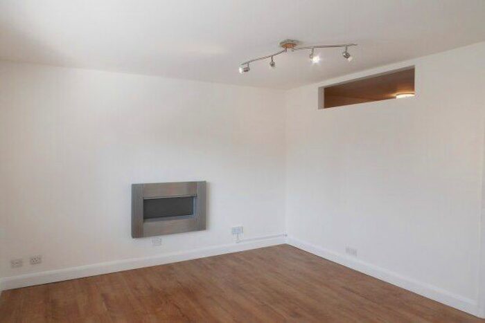 Studio To Rent In Winchester Court, Romsey, SO51