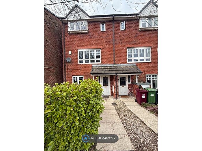 4 Bedroom Semi-Detached House To Rent In Evergreen Avenue, Horwich, Bolton, BL6