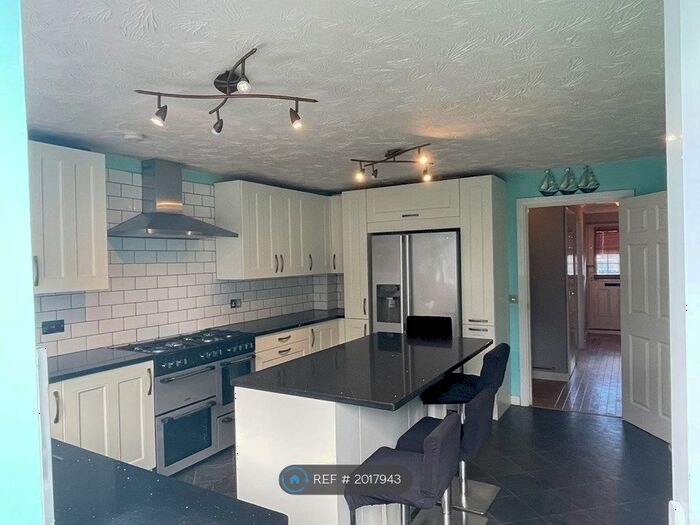 3 Bedroom Semi-Detached House To Rent In Cleveland Way, Stevenage, SG1