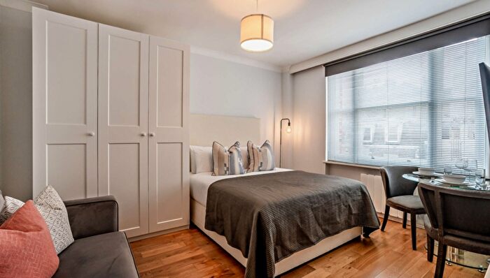 1 Bedroom Flat To Rent In Hill Street, London, W1J