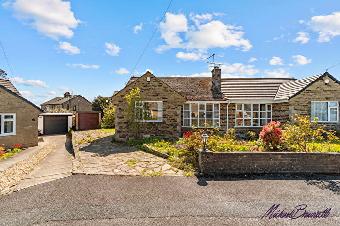 2 Bedroom Semi-Detached Bungalow For Sale In Ryefield Avenue, Bradford, Clayton, BD14