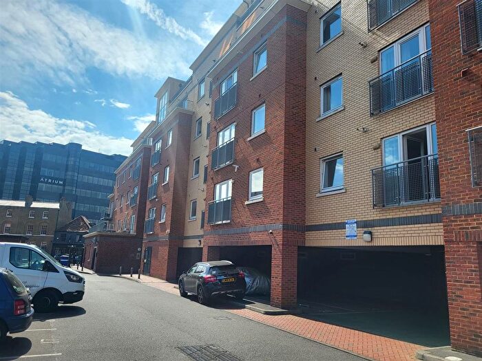 2 Bedroom Flat To Rent In High Street, Uxbridge, UB8
