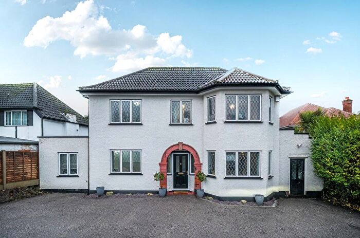 4 Bedroom Detached House For Sale In Swakeleys Road, Ickenham, UB10