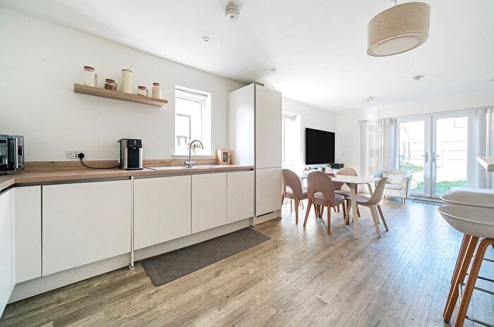 3 Bedroom Town House For Sale In George Avenue, Milton Keynes, Buckinghamshire, MK17