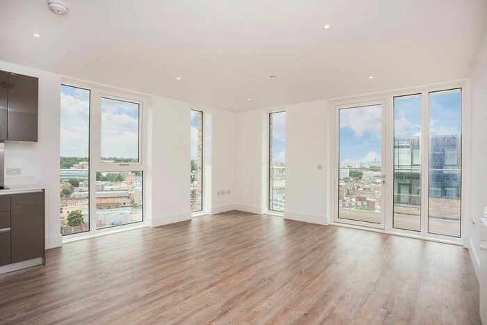 2 Bedroom Flat To Rent In Victory Parade, Woolwich, London, SE18