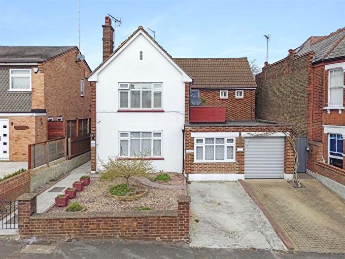 3 Bedroom Maisonette To Rent In Donovan Avenue, Muswell Hill, N10