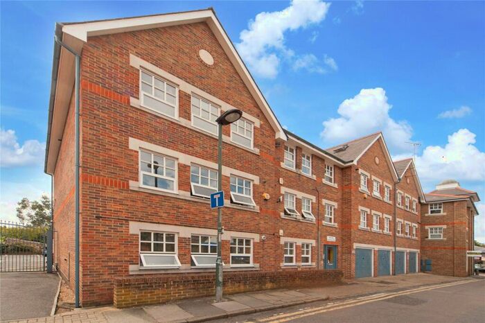 2 Bedroom Maisonette To Rent In South Worple Way, East Sheen, SW14