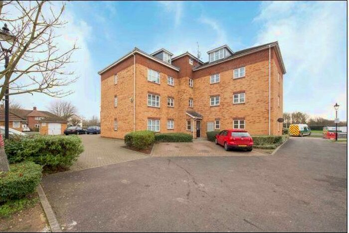 2 Bedroom Apartment To Rent In Slough, Berkshire, SL2