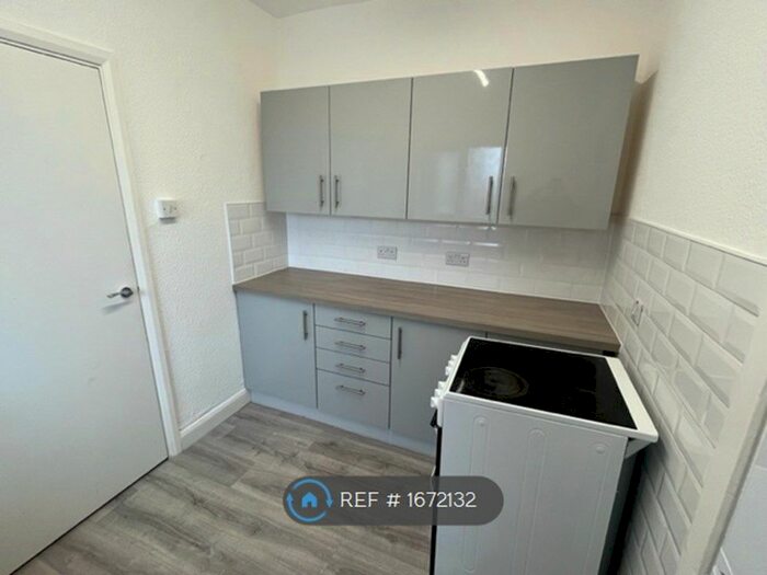 2 Bedroom Flat To Rent In Hamstead Court, Birmingham, B19