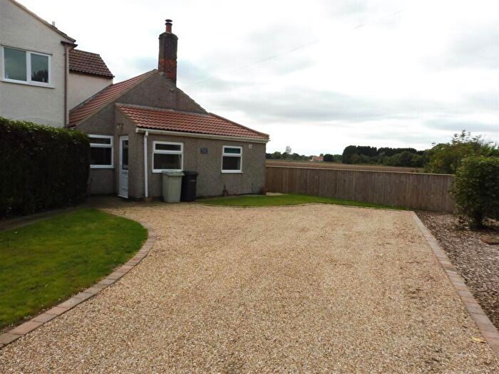 2 Bedroom Semi-Detached Bungalow To Rent In Warren Road, North Somercotes, LN11