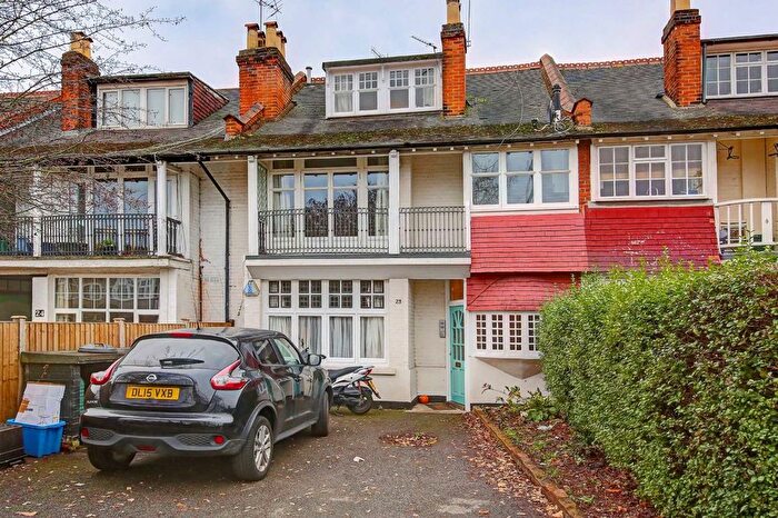 2 Bedroom Flat To Rent In Elmers Drive, Teddington, TW11