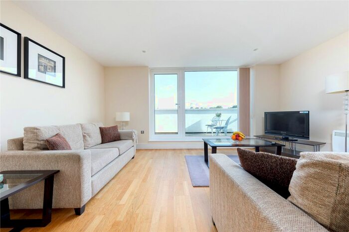 3 Bedroom Flat To Rent In Drayton Park, Highbury, N5