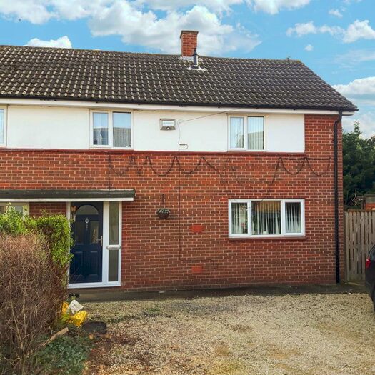 3 Bedroom Semi-Detached House To Rent In Bretch Hill, Banbury, Oxon, OX16