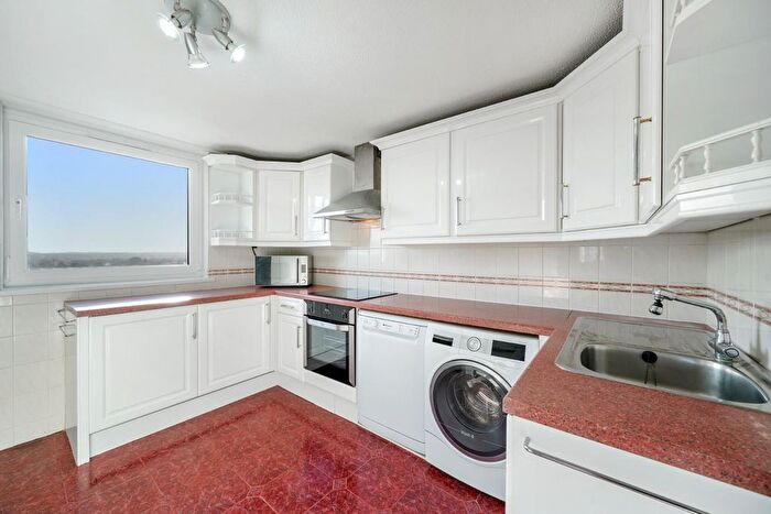 2 Bedroom Flat To Rent In Green Dragon Lane, Brentford, TW8