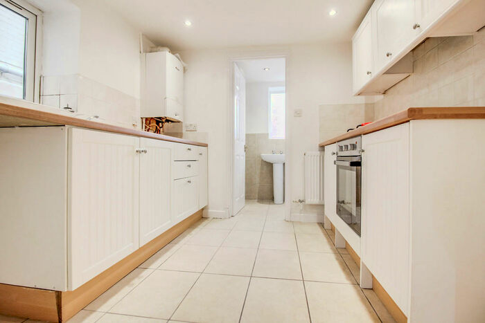 1 Bedroom Ground Flat To Rent In York Road, Town Centre, Swindon, SN1