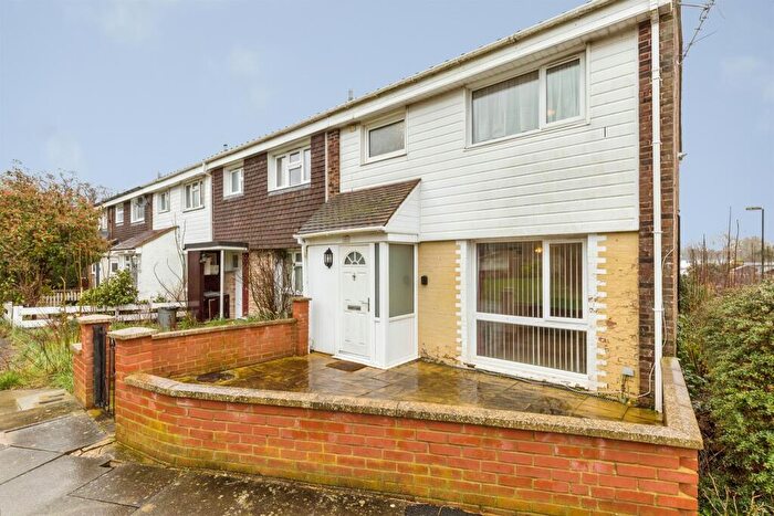 3 Bedroom End Of Terrace House For Sale In Padstow Walk, Crawley, RH11