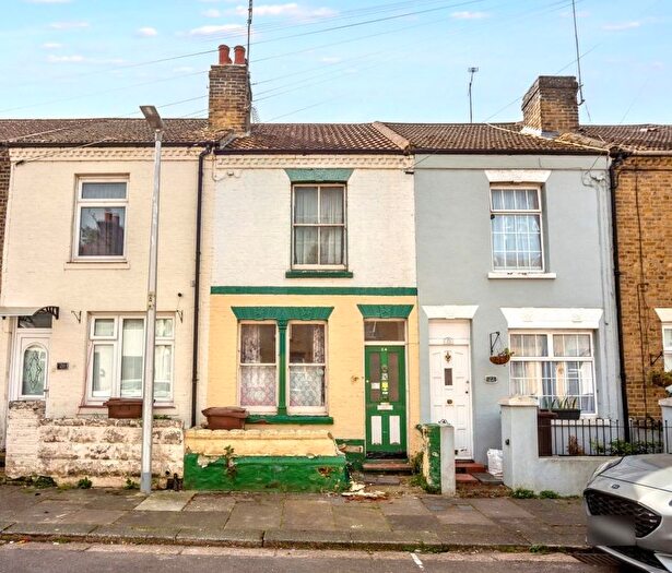 3 Bedroom Terraced House For Sale In Devonshire Road, Gillingham, ME7