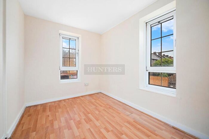 2 Bedroom Flat To Rent In Corry House, Wades Place, London, E1