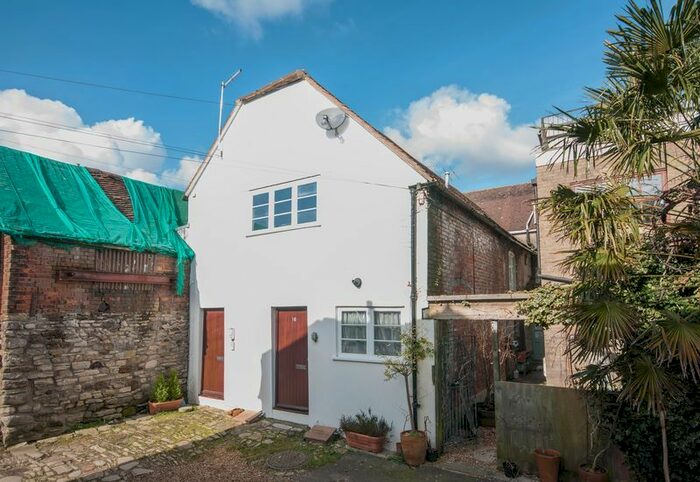 1 Bedroom Flat To Rent In Trinity Lane, Wareham, BH20