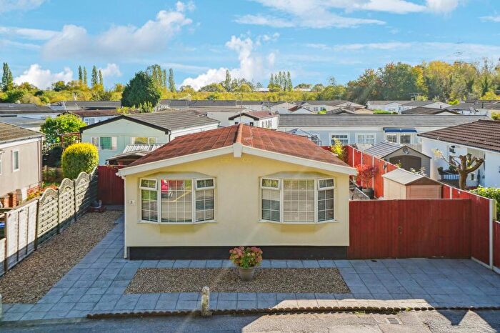3 Bedroom Park Home For Sale In Pickford Drive, Orchards Residential Park, Langley, SL3