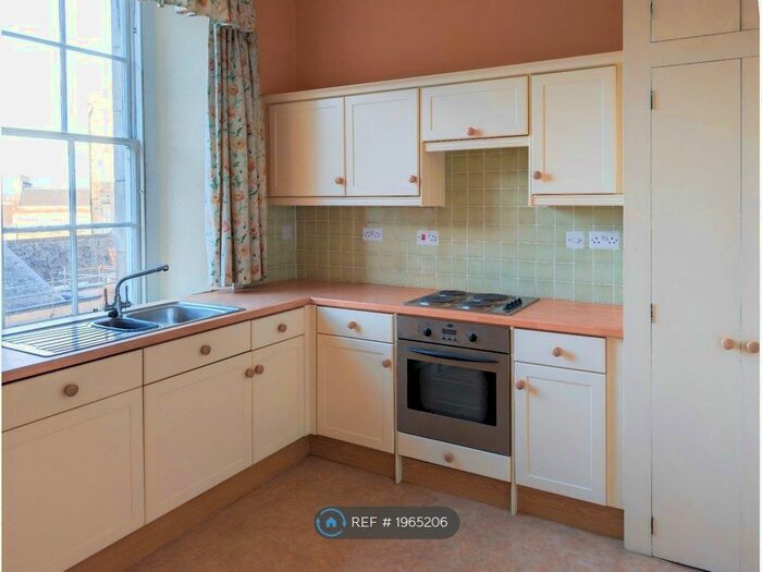 2 Bedroom Flat To Rent In Gloucester Place, Edinburgh, EH3