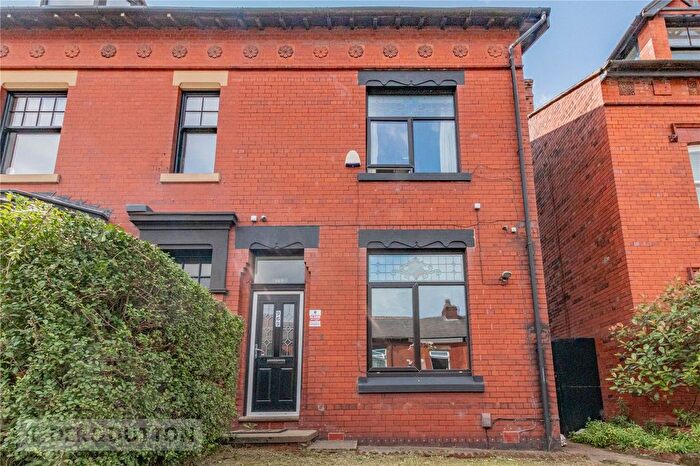 4 Bedroom Semi-detached House For Sale In Middleton Road, Chadderton, Oldham, Greater Manchester, OL9