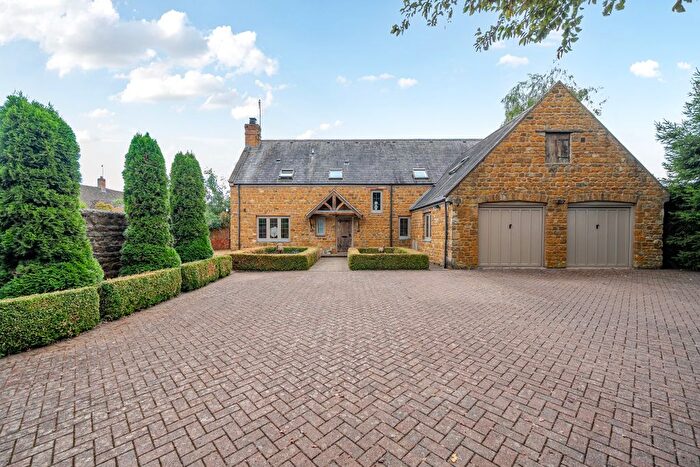 5 Bedroom Detached House For Sale In Church Street, Bloxham, OX15