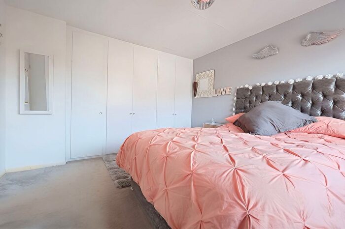 3 Bedroom Detached House For Sale In Burwell Meadow, Witney, OX28