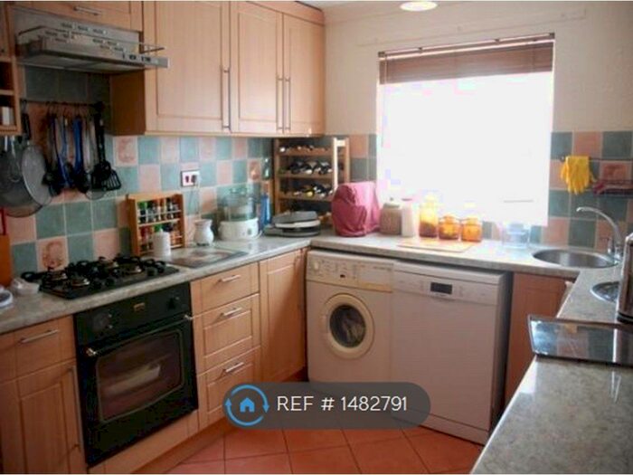 4 Bedroom Semi-Detached House To Rent In Goodhale Rd, Norwich, NR5