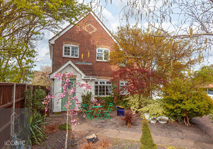 3 Bedroom Semi-Detached House For Sale In Kingswood Avenue, Taverham, Norwich, NR8