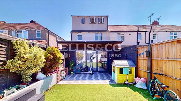 4 Bedroom End Of Terrace House For Sale In Girton Road, Northolt, UB5