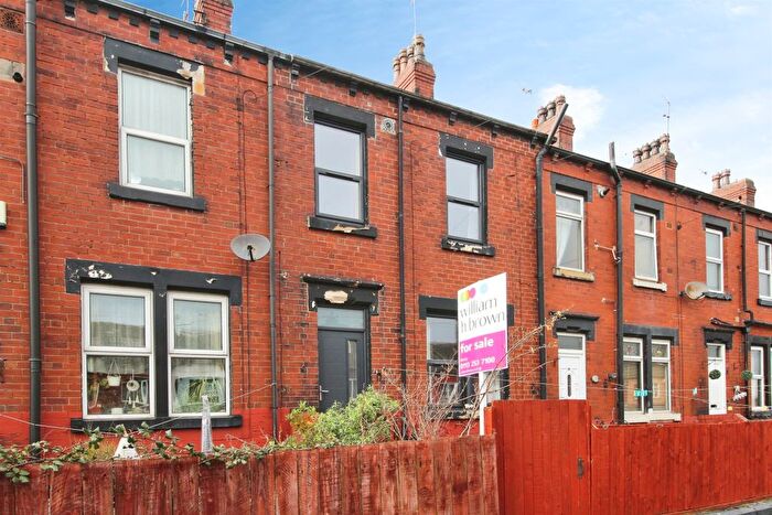 2 Bedroom Terraced House For Sale In Longroyd Place, Leeds, LS11