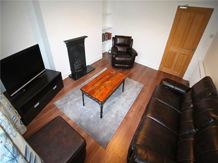 3 Bedroom Flat To Rent In Skene Terrace, Aberdeen, AB10