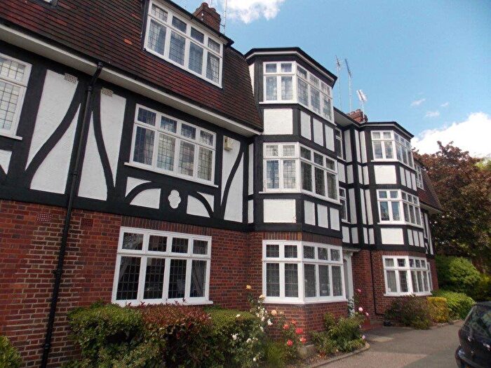 2 Bedroom Flat To Rent In Snaresbrook, E11