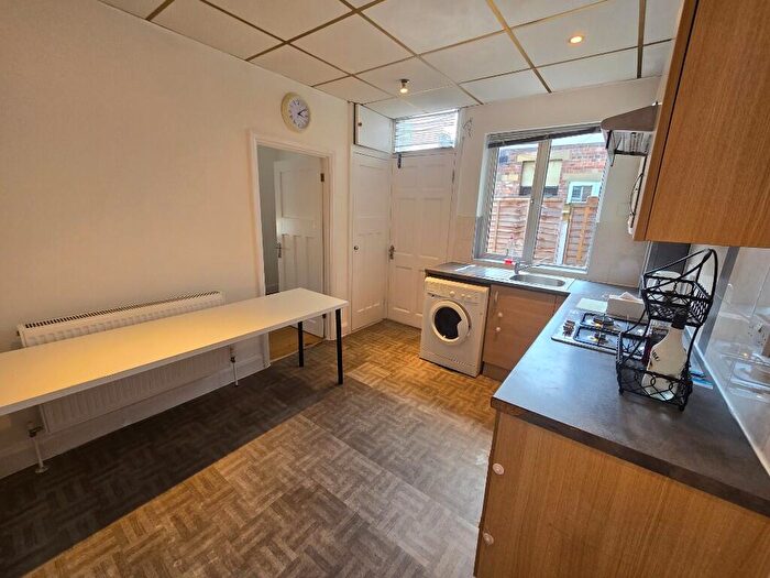 2 Bedroom Flat To Rent In Bromley Road, London, SE6