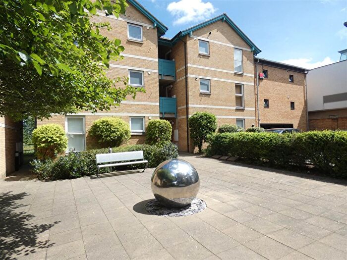1 Bedroom Flat To Rent In Auckland Court, Cambridge, CB5