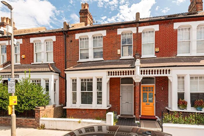 4 Bedroom Flat For Sale In Cupar Road, SW11